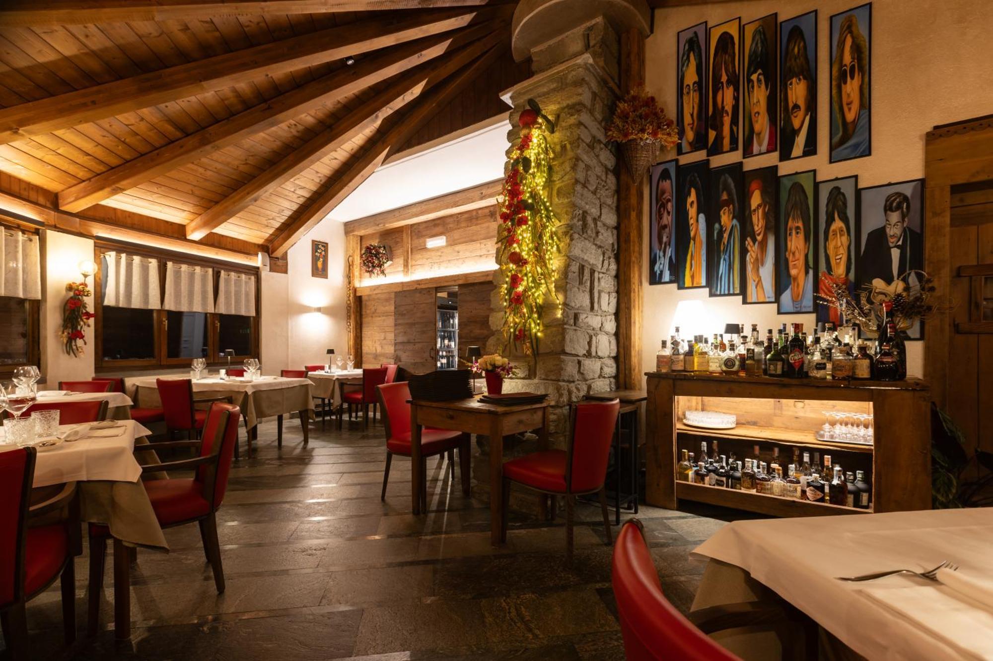 Hotel & Restaurant Le Charaban Aosta Exterior foto