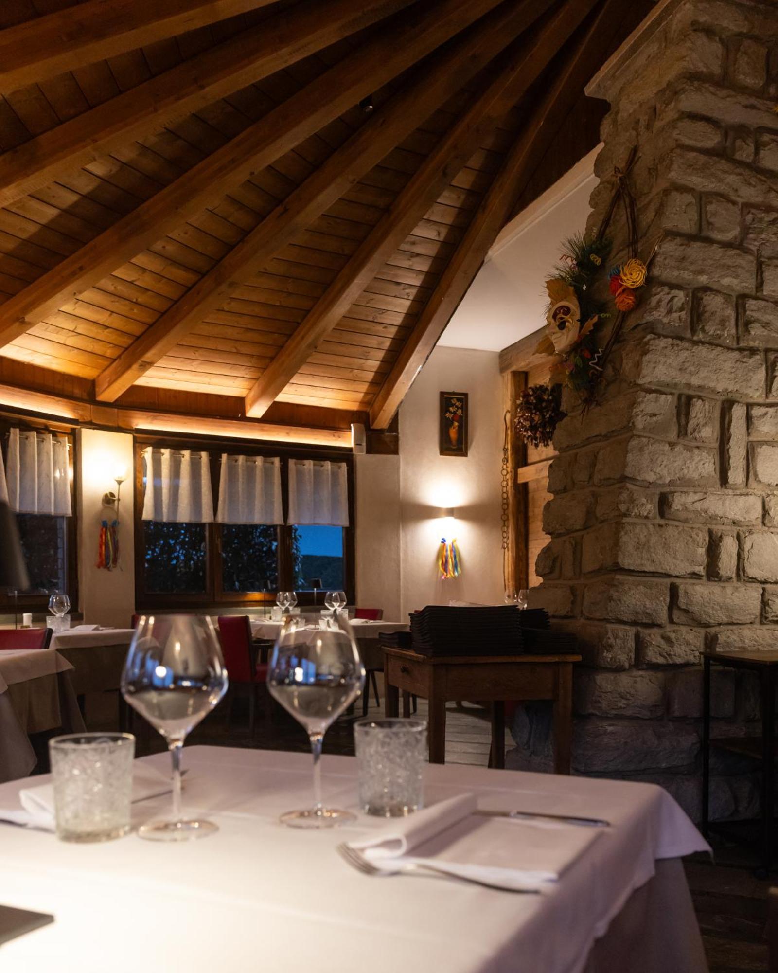 Hotel & Restaurant Le Charaban Aosta Exterior foto